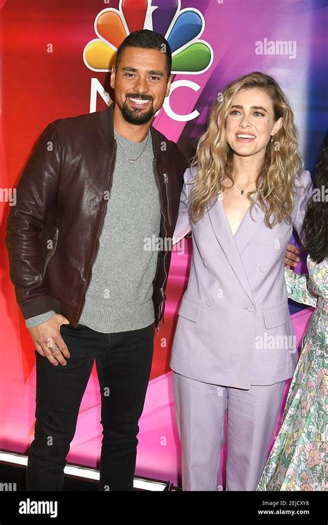 Manifest Stars J.R. Ramirez and Melissa Roxburgh。